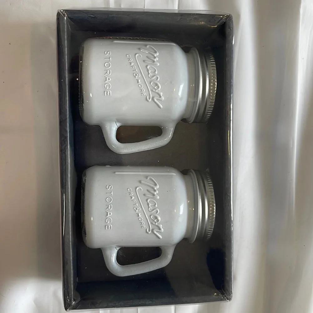 Mason 2pc white salt and paper shakers NWOT - Picture 1 of 5